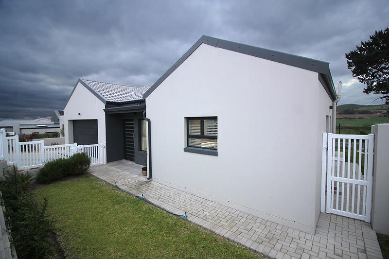 3 Bedroom Property for Sale in Reebok Western Cape